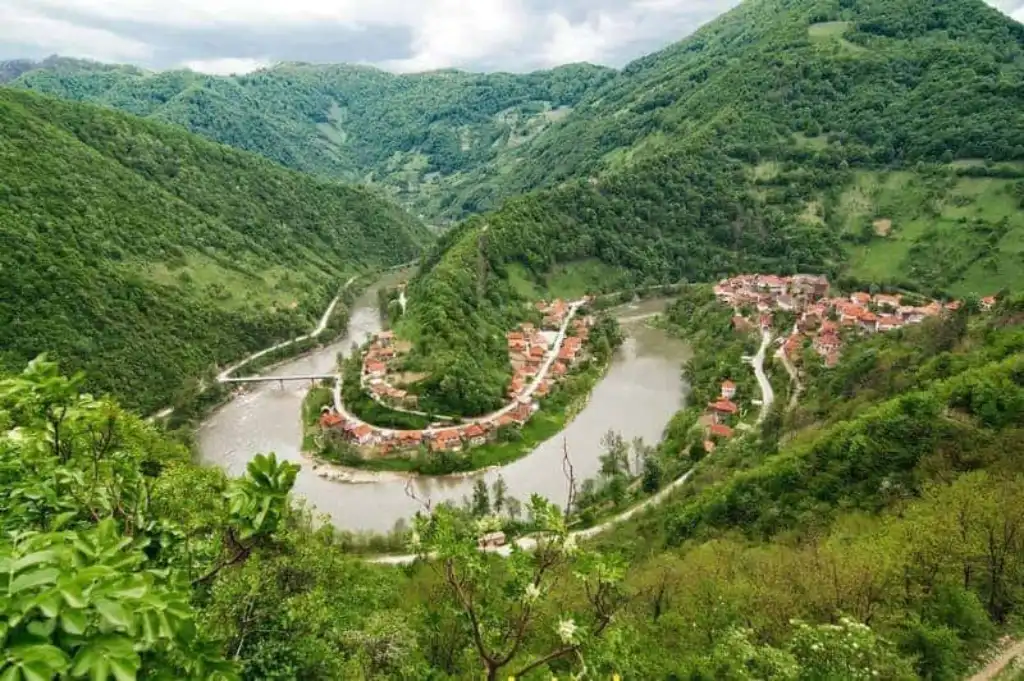 جدول سياحي البوسنة