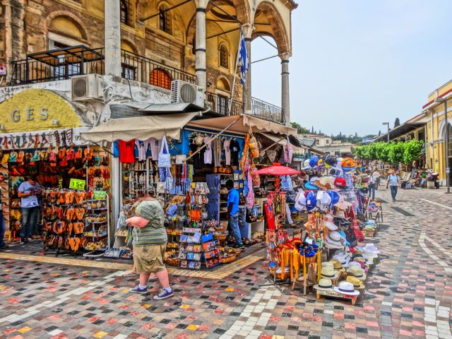 التسوق في الأسواق التقليدية