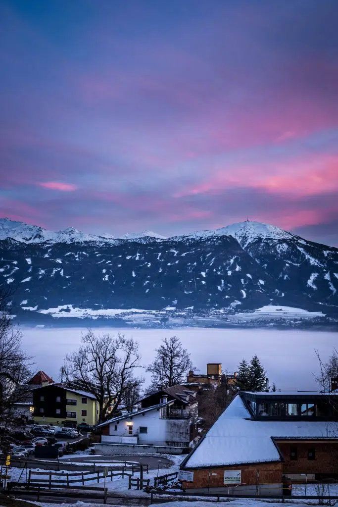 قرية ثلجية في جبال الألب - السياحة الشتوية في أوروبا